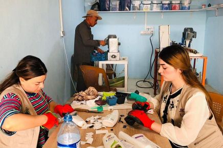 Displaced Yazidis turn plastic waste into new products